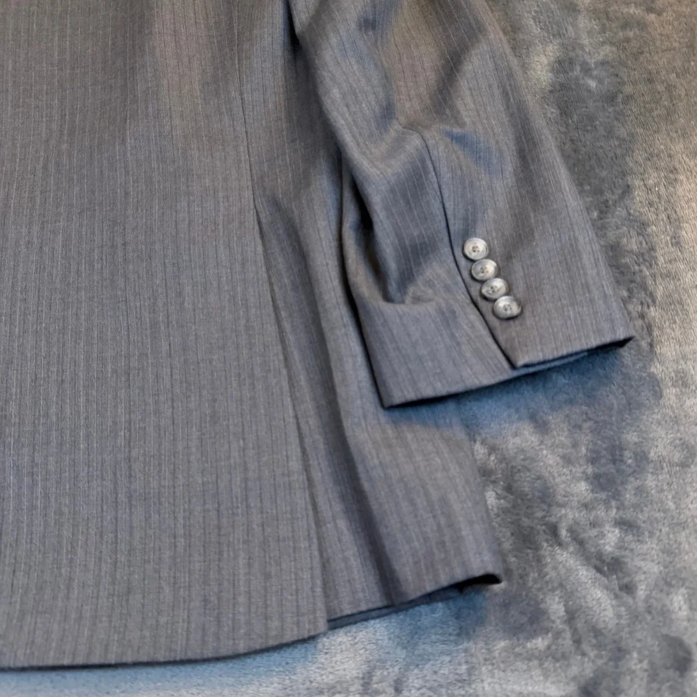Jos A Bank Mens 41R Suit Jacket Blazer 100% Wool Light Grey Pinstripe‎ Business